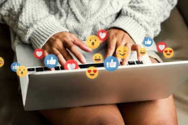 Woman with Severe Anxiety Dies After Mum Sent Her Angry Emojis Woman with Severe Anxiety Dies After Mum Sent Her Angry Emojis