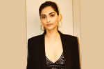 Sonam Kapoor, Sonam Kapoor new, sonam flaunts off her curves, Fashion icon Sonam Kapoor, Sonam Kapoor new, sonam flaunts off her curves, Fashion icon