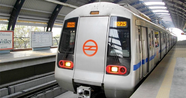 Probe ordered into Delhi Metro porn scandal},{Probe ordered into Delhi Metro porn scandal