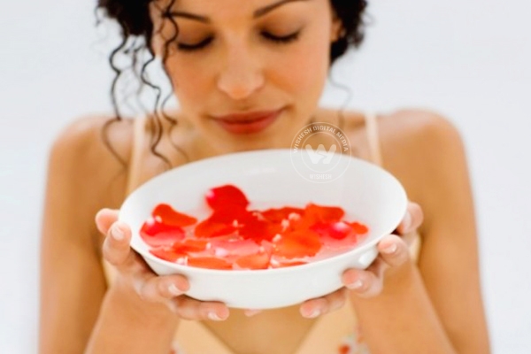 Rose water in beauty benefits},{Rose water in beauty benefits