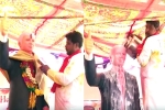 donald trump admirers, donald trump statue in telangana, donald trump bhakt from telangana in india unveils a 6 ft statue of u s president performs puja with milk, Srinivas kuchibhotla