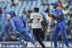 dhoni pitch invader, dhoni, watch ms dhoni makes fan chase after him, India vs australia