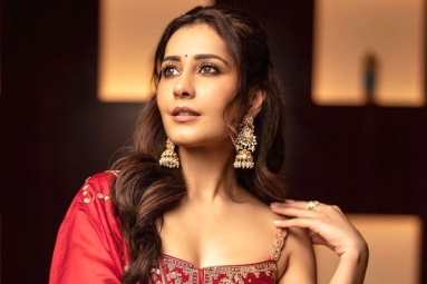 Raashi Khanna Bags One More Bollywood Offer